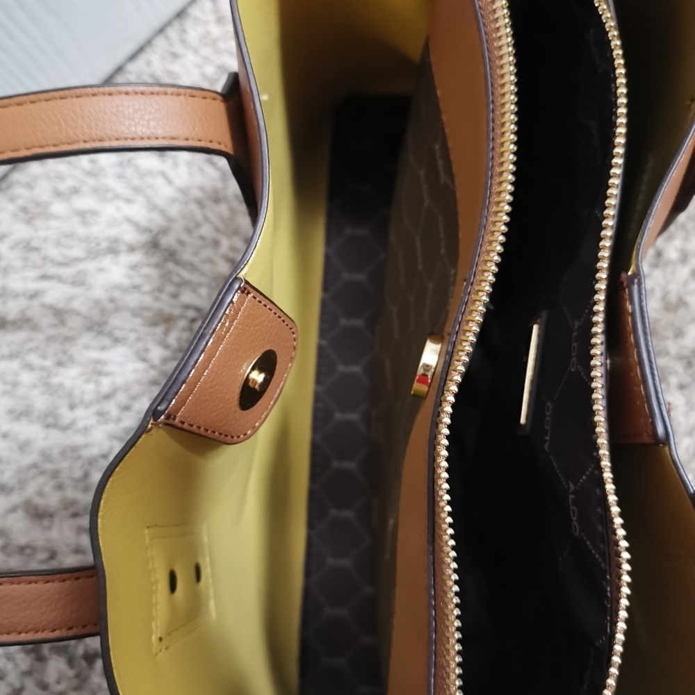 Handbag - Picture 4 of 5